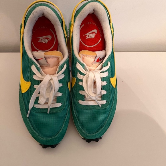 DX293-300 NIKE VINTAGE
Wmns Waffle Debut Vintage 'Stadium Green Opti Yellow' - Picture 12 of 12
